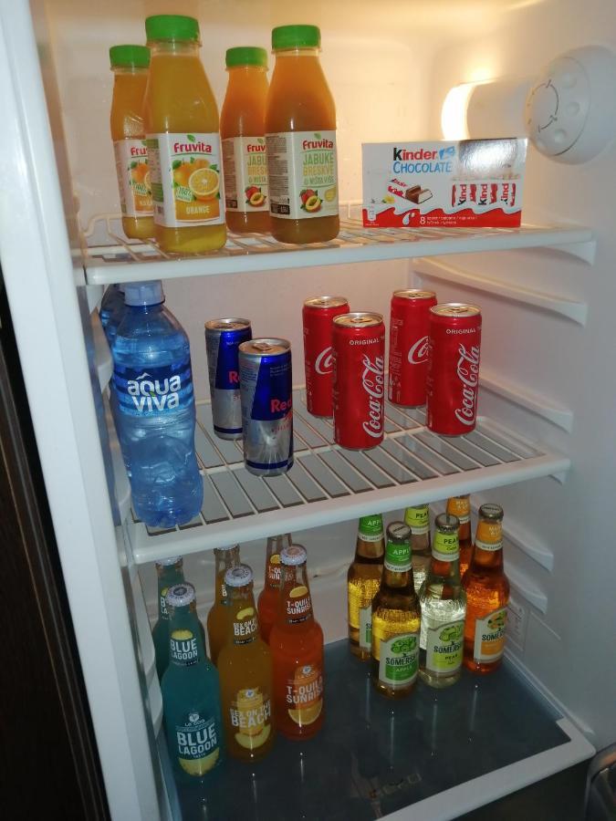 飞机t&T公寓 Surčin 外观 照片